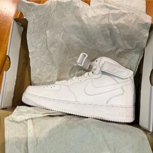 Air Force 1 mid Nike (BRAND NEW)